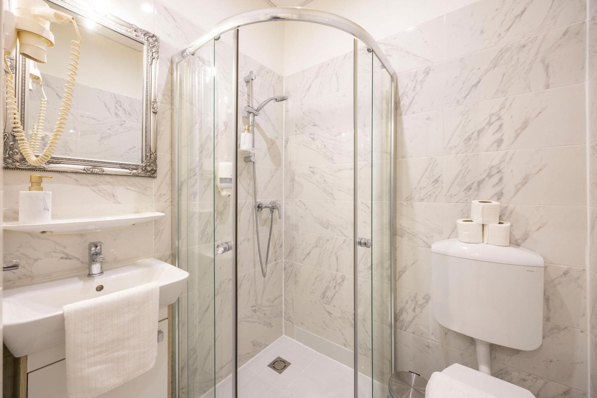 Exclusive Private Residence In The Center Of Bp W 4Bedrms, 4 Bathrms ブダペスト エクステリア 写真